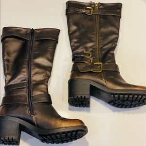 Boots size 6